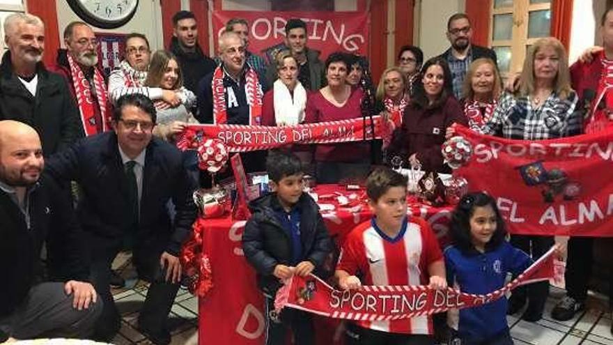 La peña Sporting del alma cumple cinco años junto a Cristian Salvador y Dani Martín