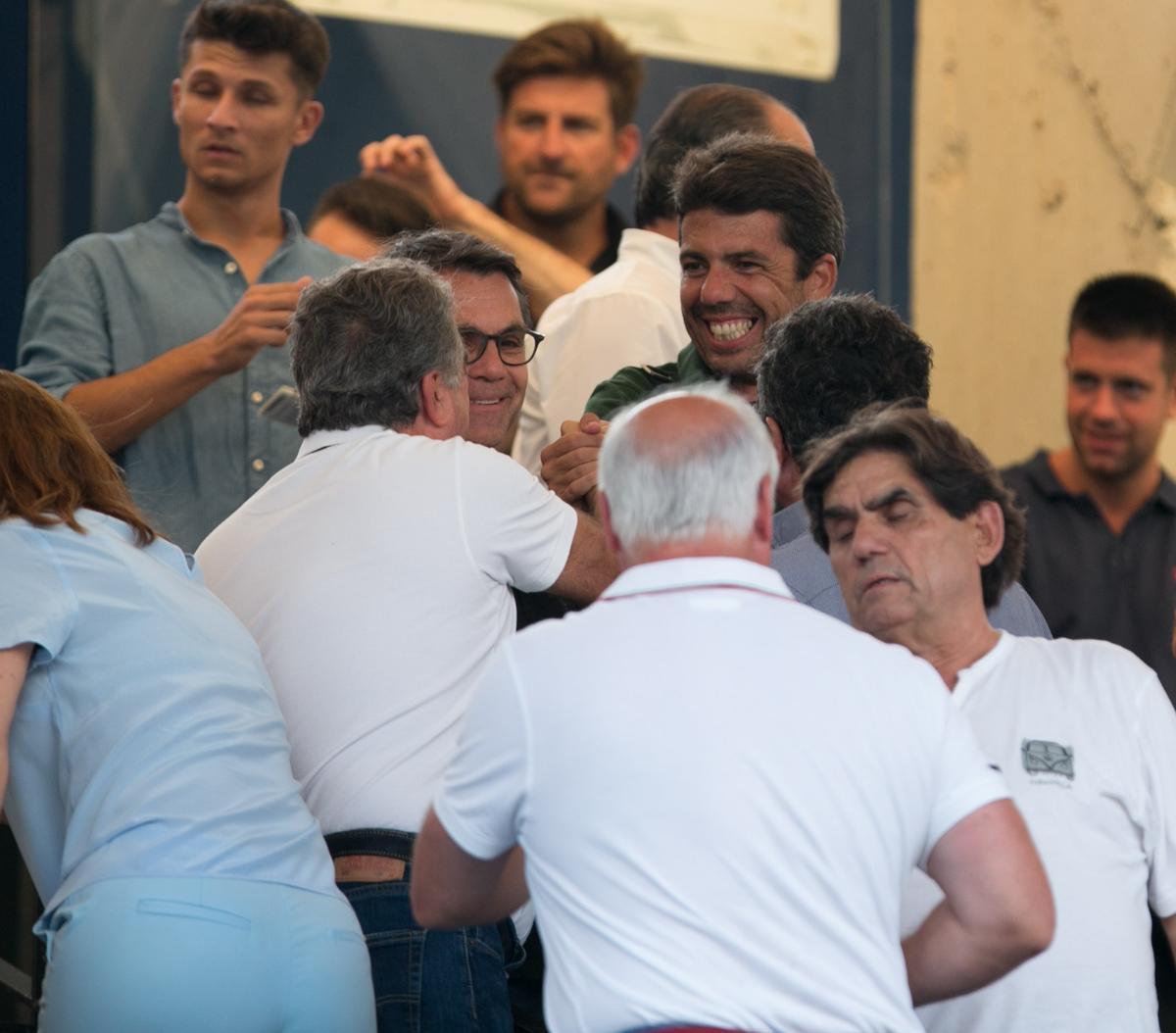 Carlos Mazón, sonriente, en el palco del Rico Pérez en el partido de &quot;play-off&quot; contra la Ponferradina.