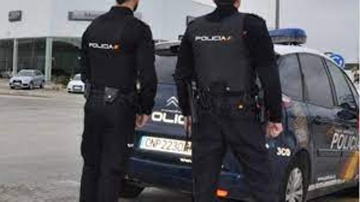 Agentes de la Policía Nacional durante una actuación en Mallorca.