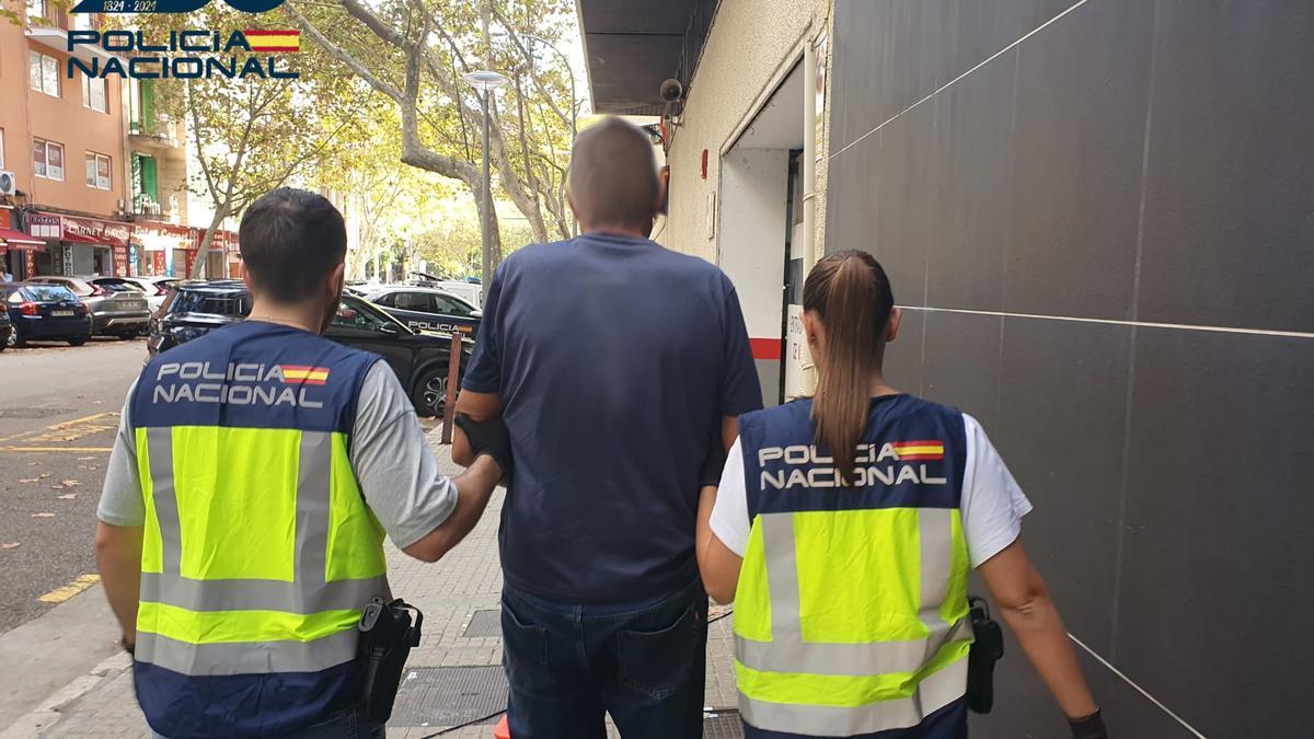 Detenido por pagar a menores para mantener relaciones sexuales con ellos