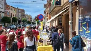Sant Fruitós de Bages treu el comerç al carrer en una matinal amb molta afluència de públic