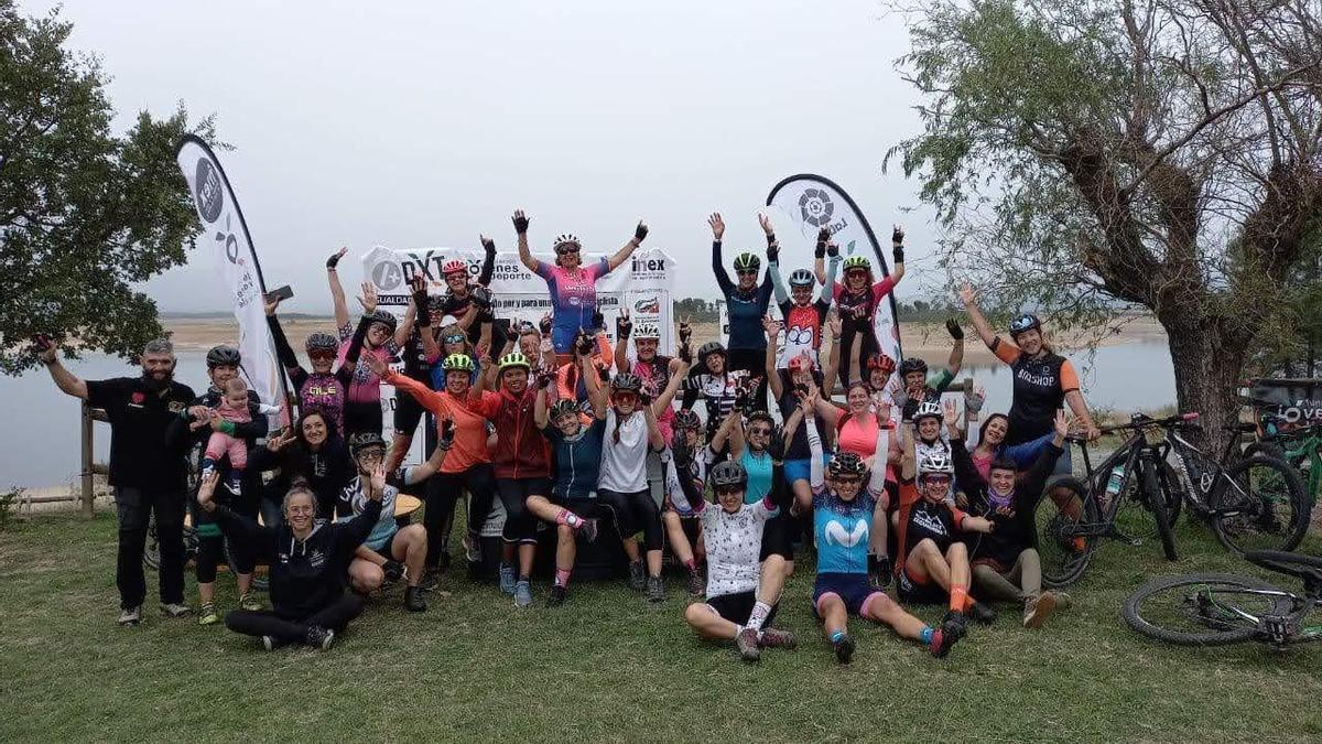 Participantes en una actividad de la Federación Extremeña de Ciclismo.