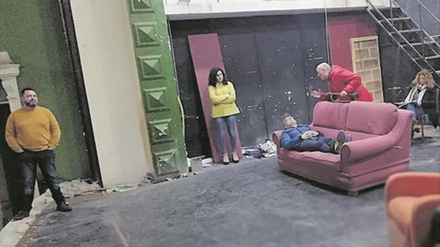 Amigos del Teatro exhibe solvencia artística en ‘Tres sombreros de copa’