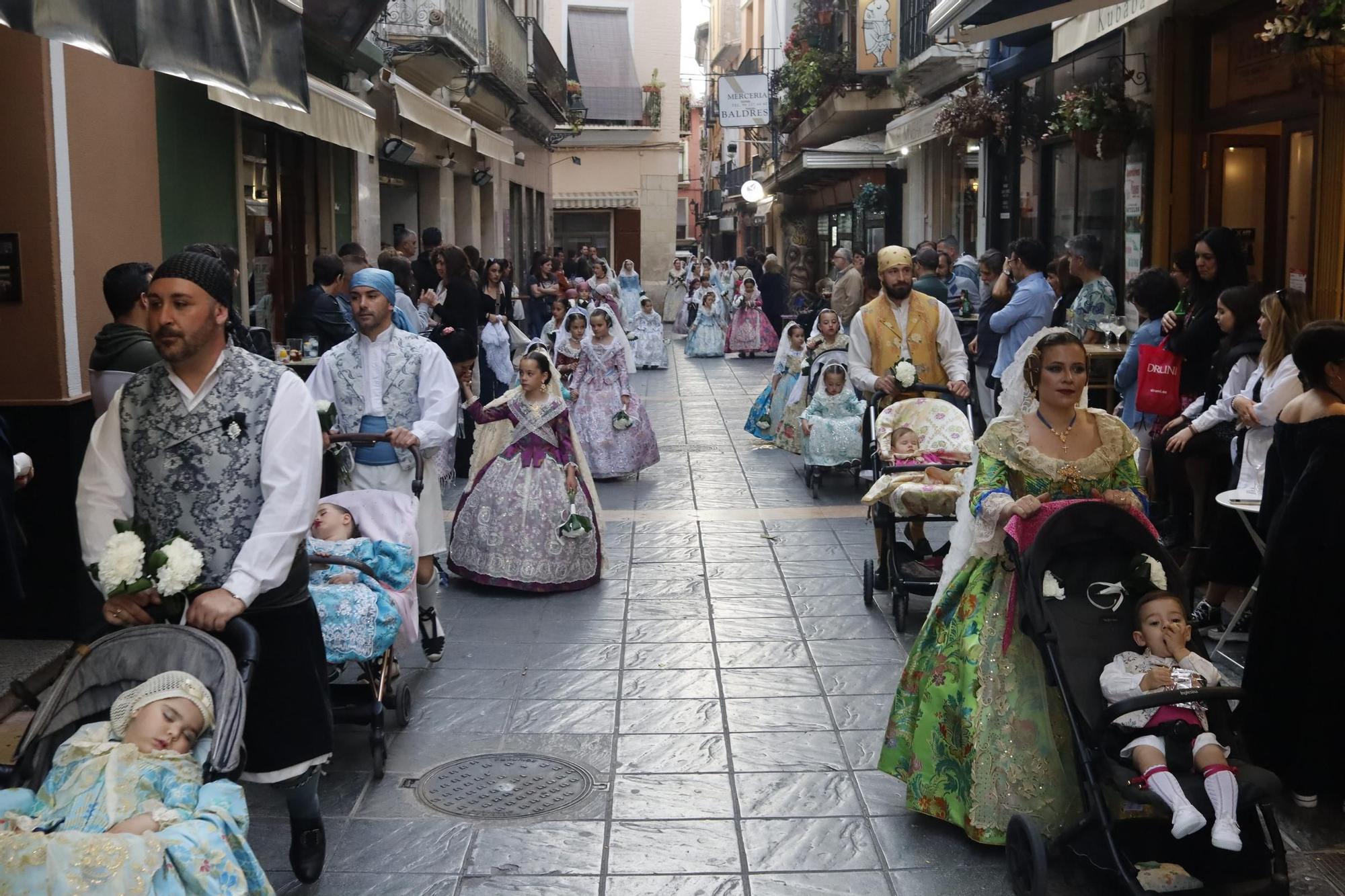 Multitudinaria Ofrenda fallera en Xàtiva