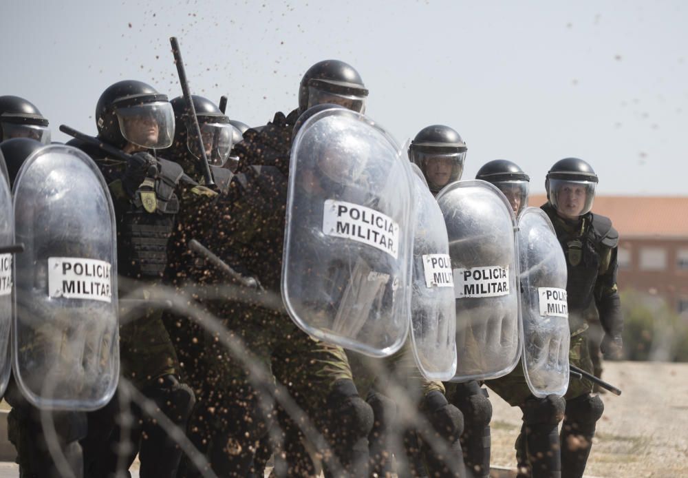 Ejercicio de la policía militar en Bétera con presencia del rey