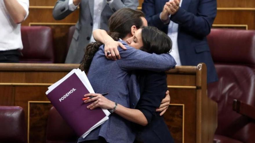 Irene Montero y Pablo Iglesias esperan mellizos