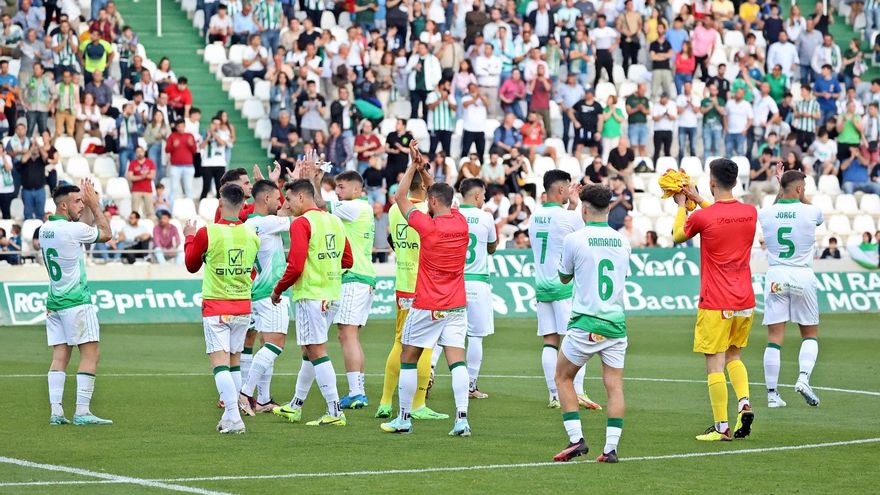 Suspendido el Córdoba-Ferrol tras desvanecerse un jugador sobre el terreno de juego