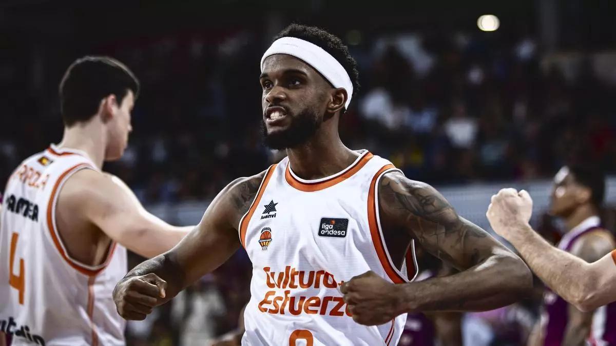 ean Montero saca músculo tras una acción de 2+1.