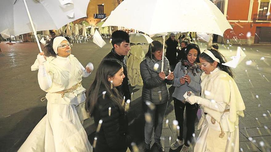 Una ‘Pluja nadalenca’ invita a comprar en las tiendas locales