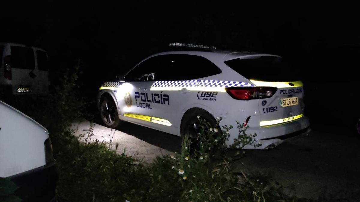 Efectivos de la Policía Local en el lugar del suceso.