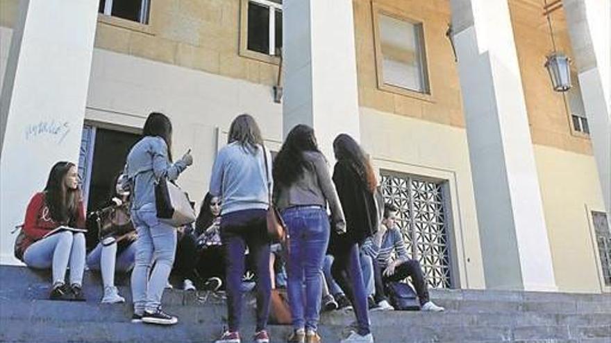 Aprobados tres nuevos títulos propios para el próximo curso