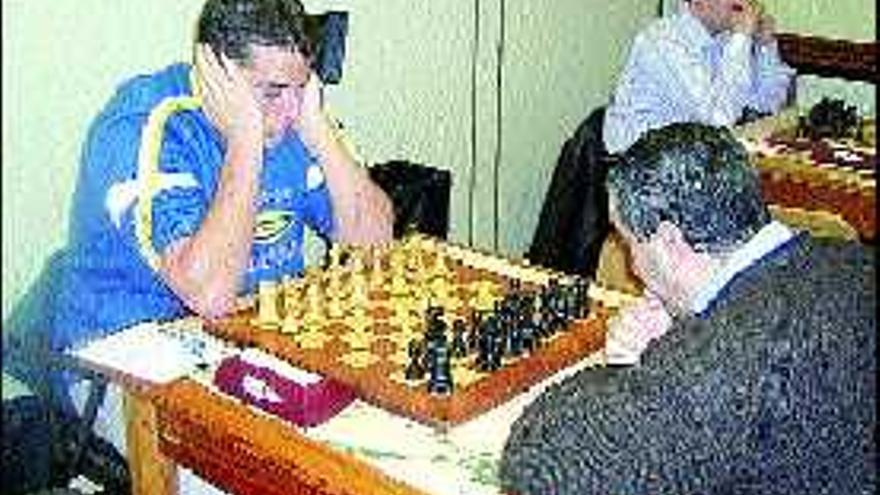 Enrique Álvarez, durante una partida en el Grupo Covadonga.