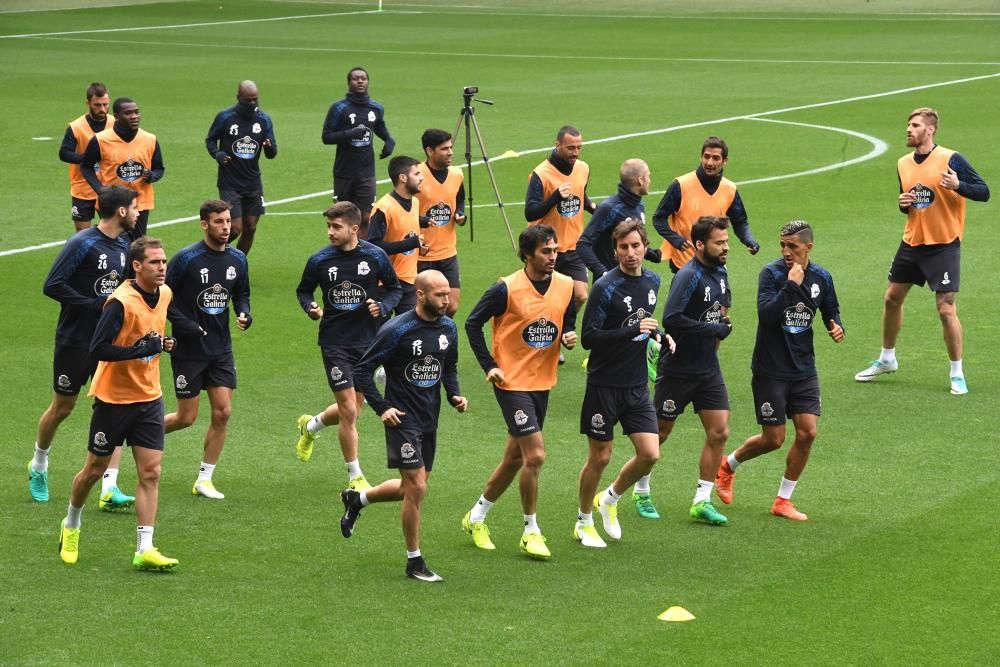 Entrenamiento del Deportivo a puerta cerrada en Ri