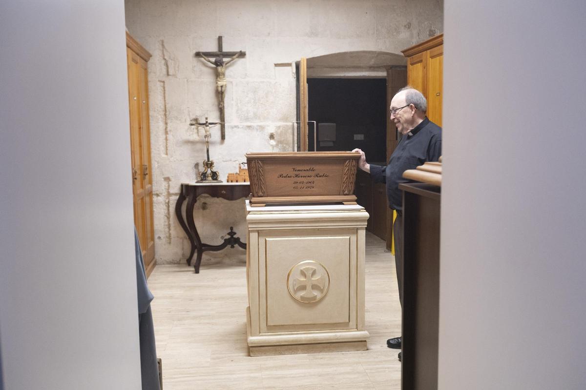 Los restos de Pedro Herrero encuentran su lugar en la Capilla del Cristo de la Buena Muerte