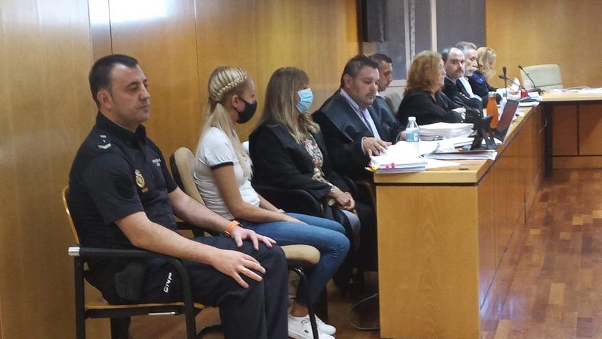 La asesina de Denisa confiesa el crimen pero culpa a su novio Mario: &quot;Me llevó a su casa y me dio la navaja abierta&quot;