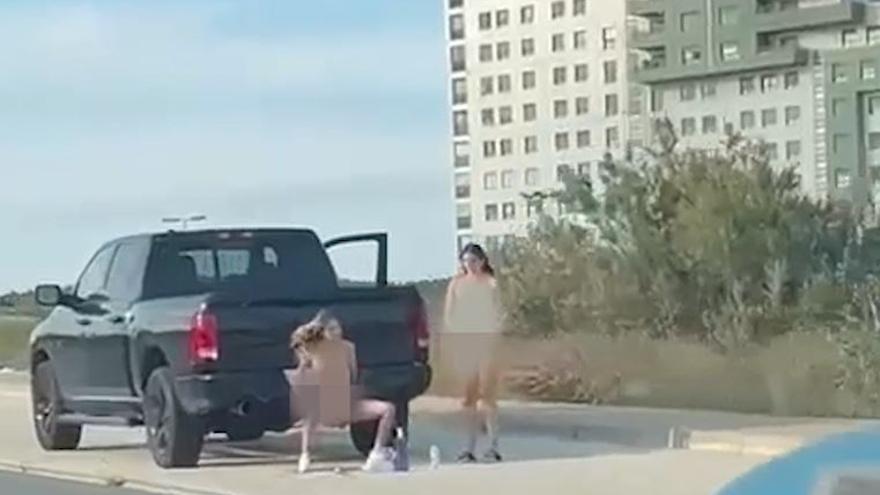 Las mujeres, desnudas en plena calle en Murcia