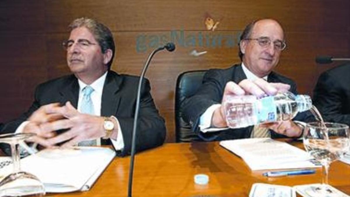 López de Silanes (izquierda) con Brufau en mayo del 2003, tras renunciar a hacerse con Iberdrola.