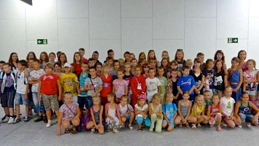 Familias gallegas acogen este verano a 64 menores de zonas próximas a Chernóbil