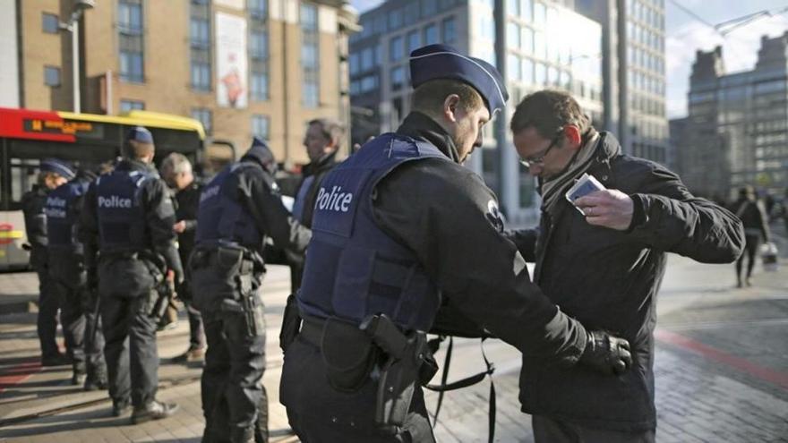 Bélgica advierte de que un grupo de terroristas del EI va camino de Europa para atentar