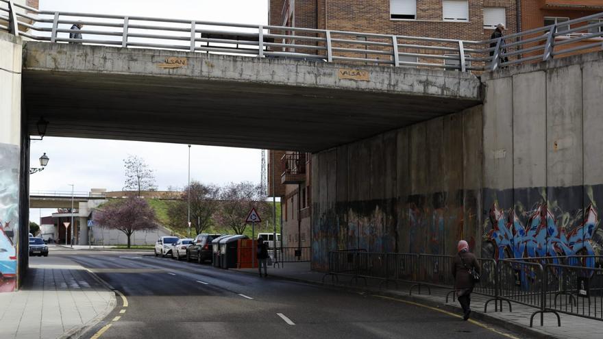 Cortada al tráfico y peatones la calle Puerta Nueva de Zamora por el mal estado del puente