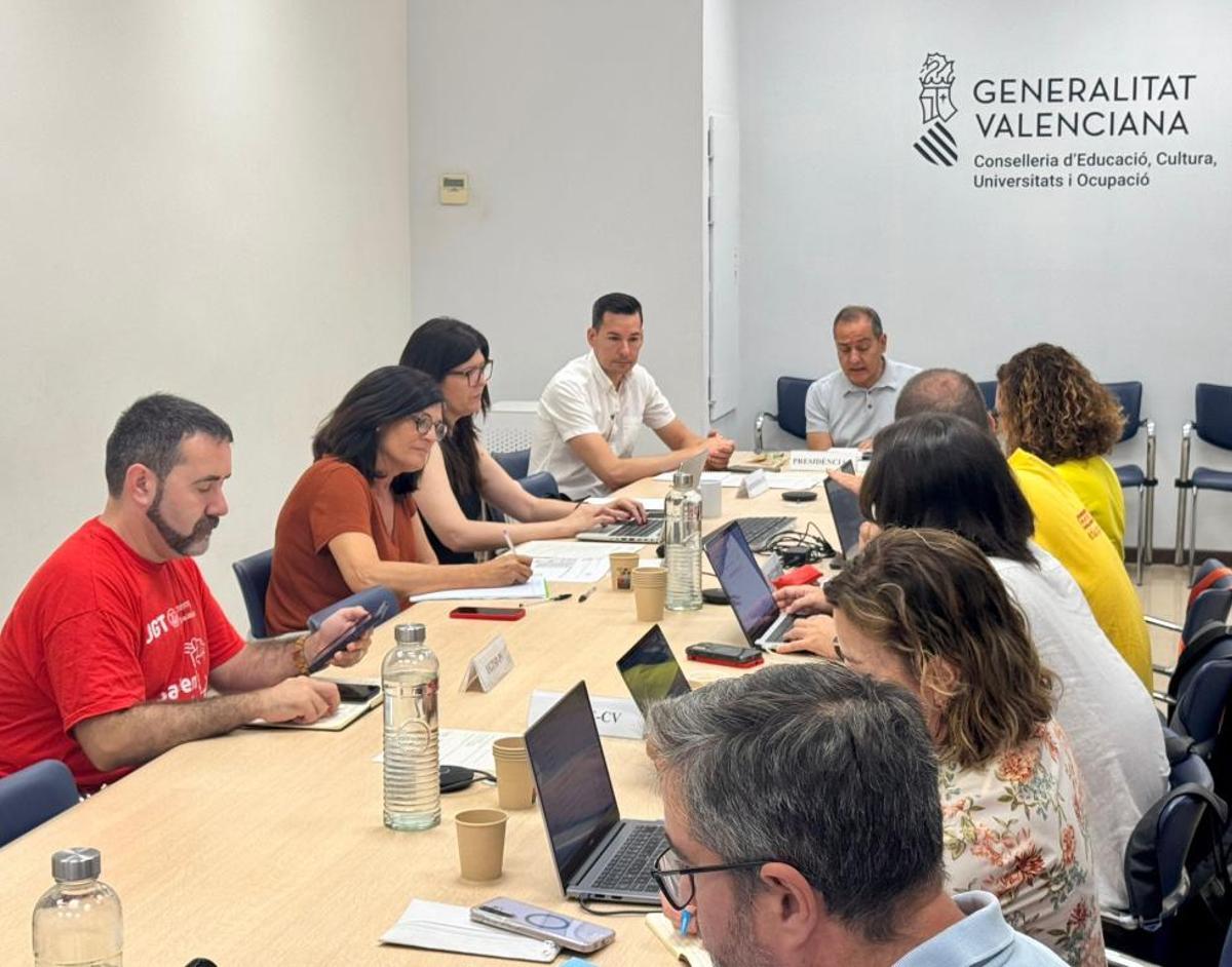 Mesa sectorial entre Educación y los sindicatos docentes, este martes