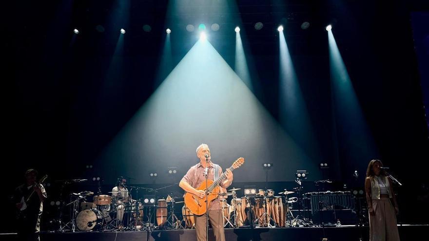 Jorge Drexler llena de poesía y emoción el Roig Arena