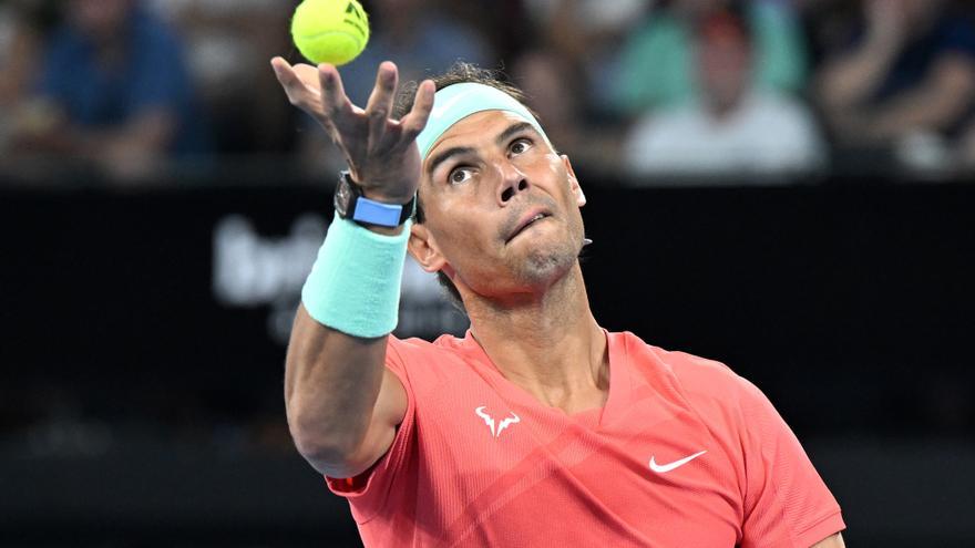 Nadal vuelve a sonreír en su regreso a las pistas