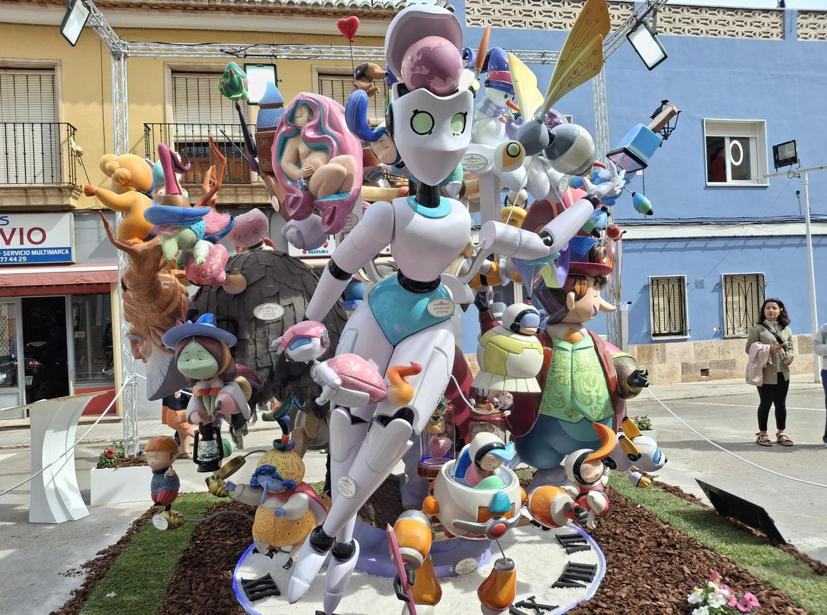 La falla infantil "És temps de...", del artista Enric Ginestar