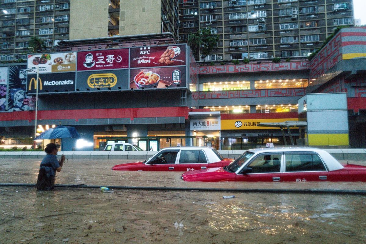 Hong Kong, gravemente inundado por el mayor temporal en 140 años