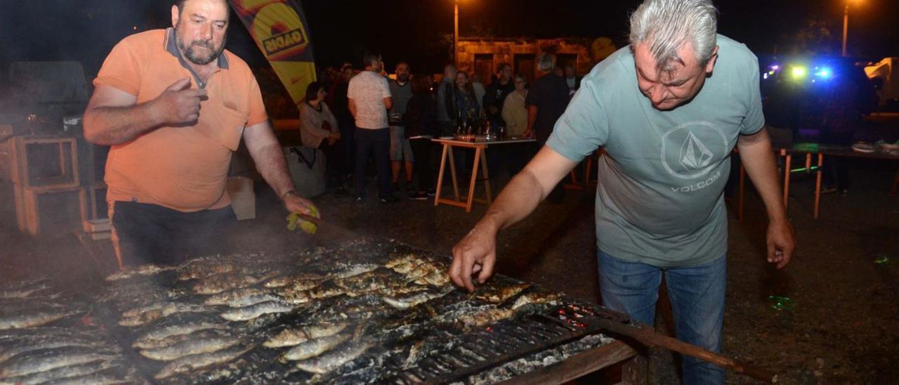 Las sardinas son el producto típico para degustar la noche de San Xoán. |  // NOÉ PARGA