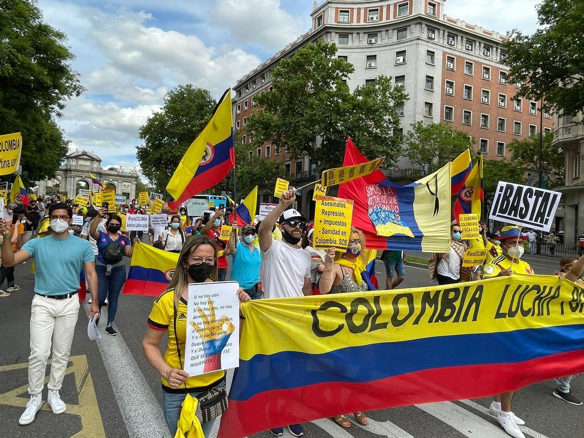 Residents colombians protesten a Madrid contra el Govern del seu país