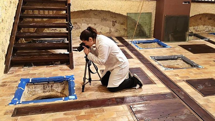 El museo de la Font restaura las tinajas de la bodega del S.XVIII | LEVANTE-EMV