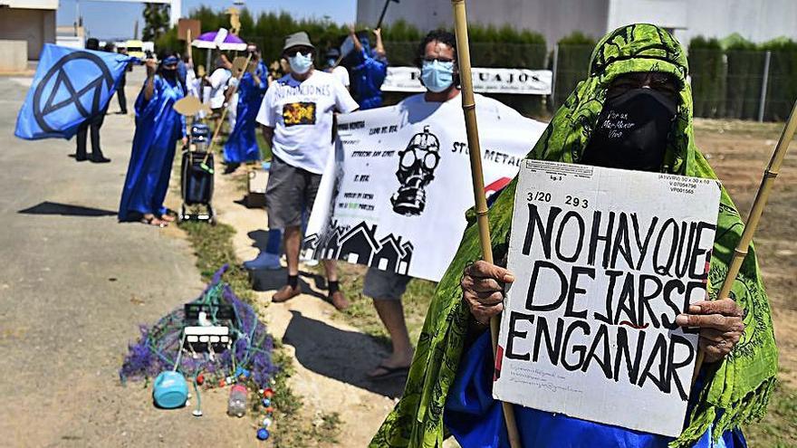 Protesta en defensa de la laguna y contra la contaminación