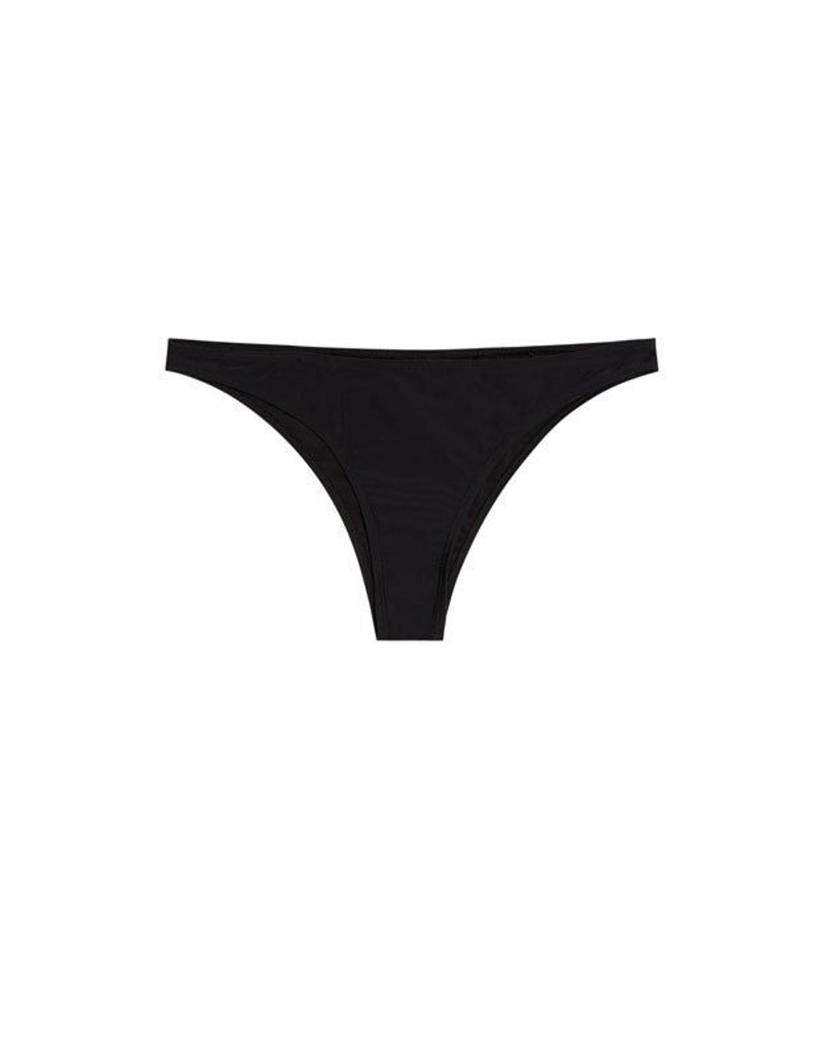 Braguita de bikini negra de Pull&amp;Bear. (Precio: 9, 99 euros)