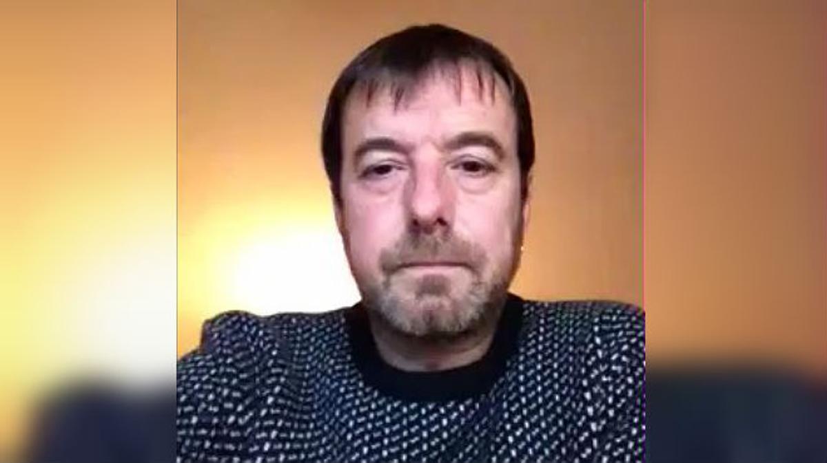 Cris Juanico mostrant el seu suport a SOS Menorca.