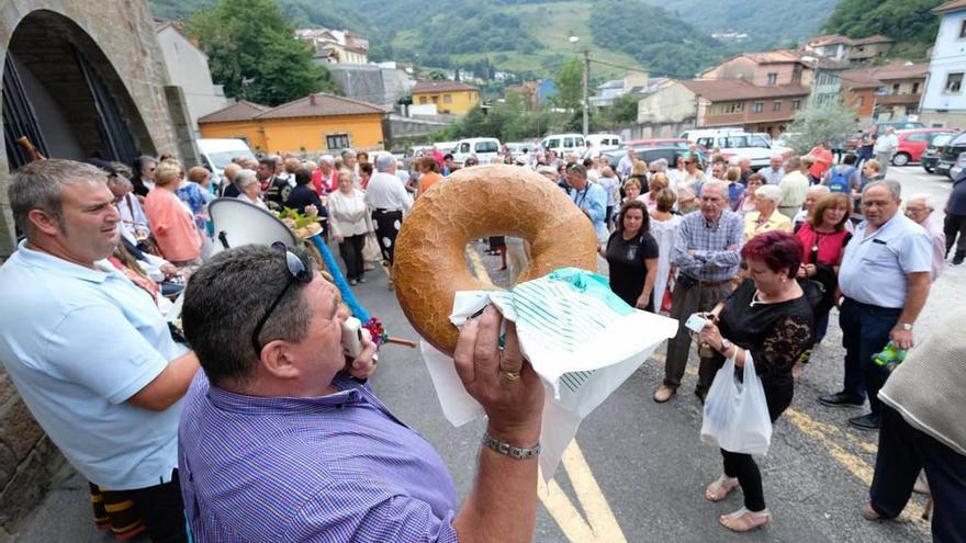 El popular Regino, durante la puya&#039;l ramu.