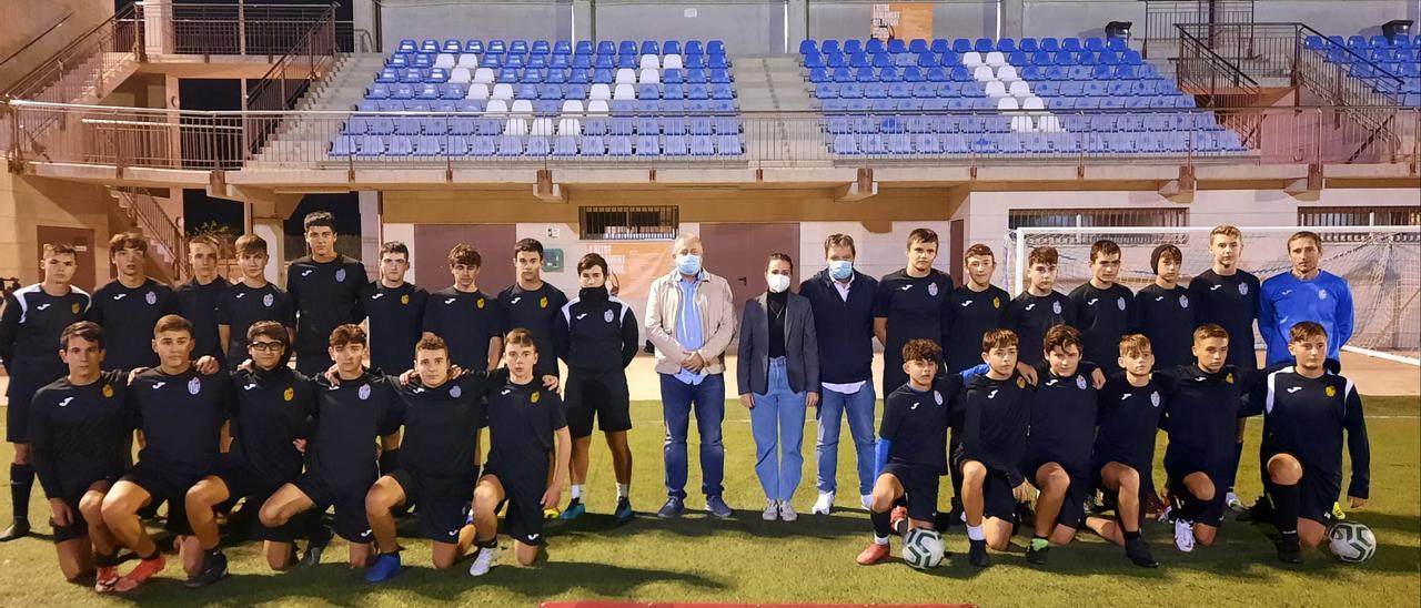 Tania Baños, diputada provincial de Deportes, durante su visita a la Unión Deportiva Vinaròs.