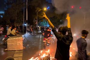 Protesta en las calles de Teherán por la muerte de Mahsa Amini, el 19 de septiembre.