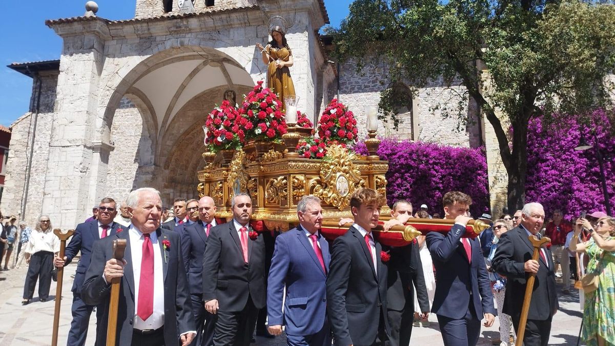 Procesión de la imagen de Santa María Magdalena de Llanes