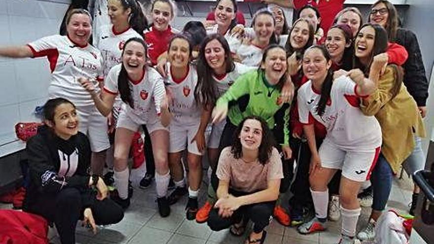 Las jugadoras del Sporting Cambre celebran su clasificación para la final.