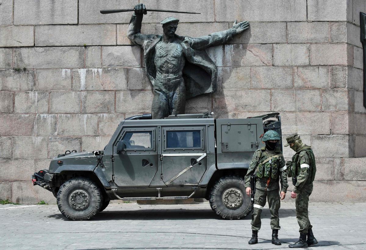 Rússia imposa la llei marcial als territoris annexionats i ordena l’evacuació de Kherson