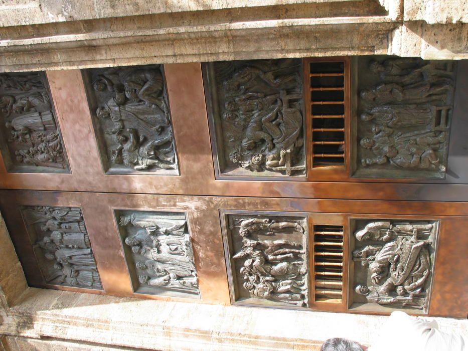 Inauguración de las puertas de bronce de la Basílica en 2005