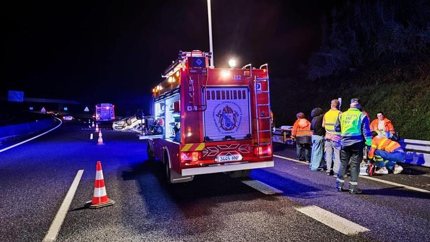 Grave tras salir despedido de su coche al volcar en la Autovía del Barbanza