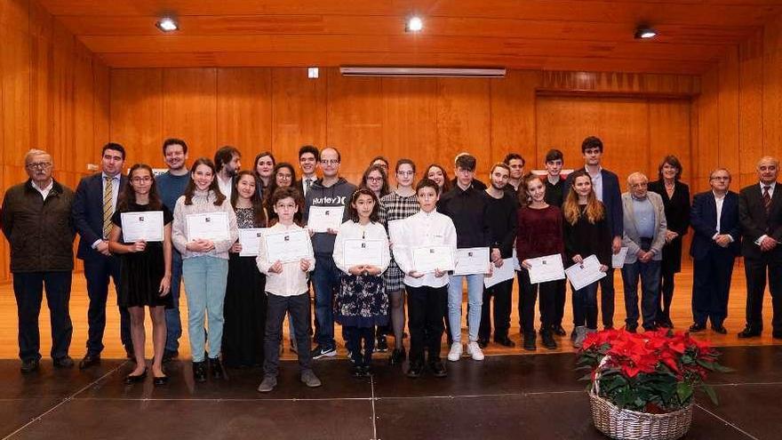 Los premiados, durante la entrega de galardones en el Conservatorio Superior. // Paula Fariña