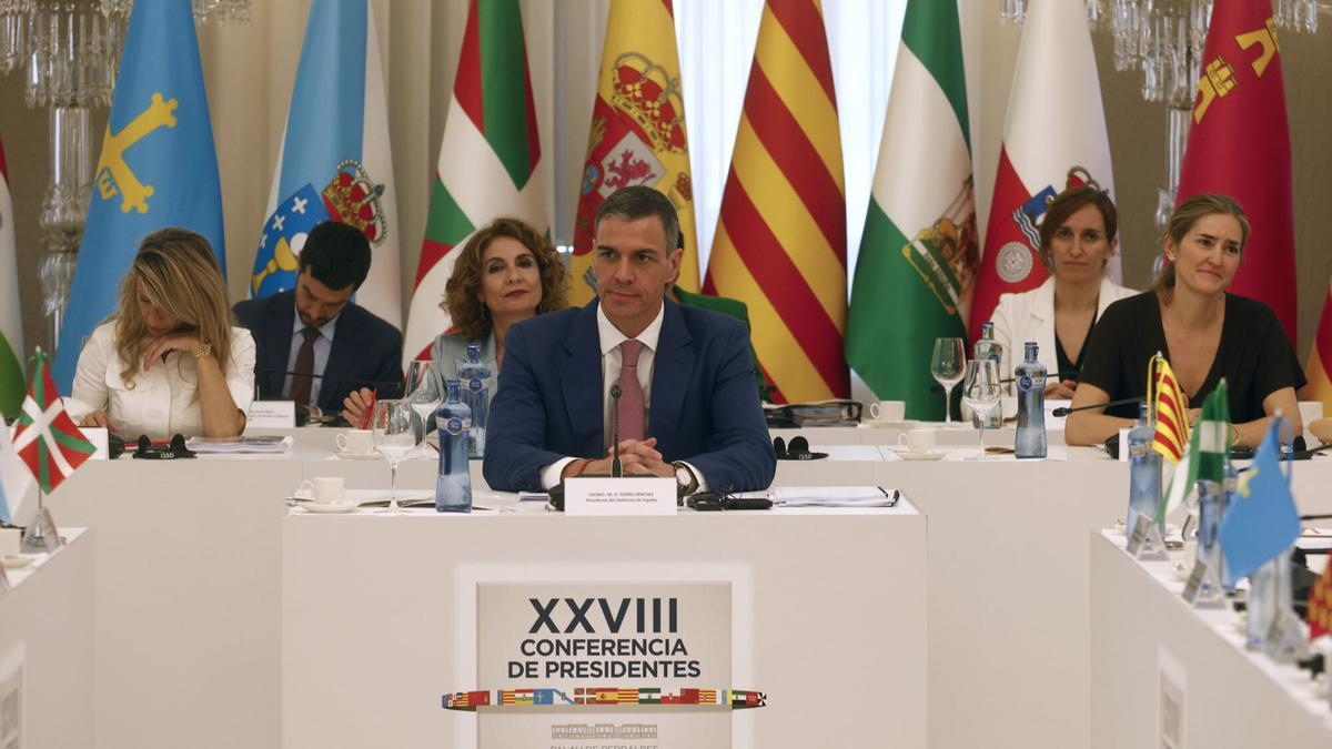 Sánchez corta el grito unánime de los presidentes del PP que piden elecciones:  Serán en 2027, cuando tocan 