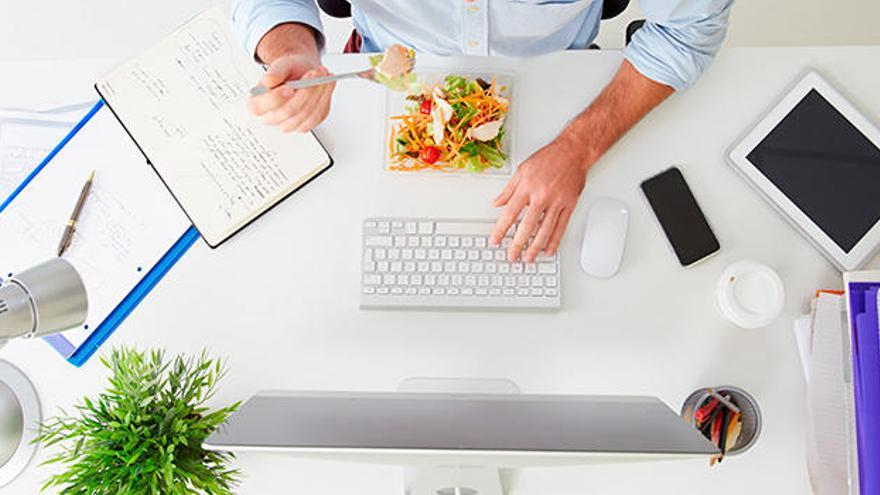 4 consejos para no aburrirte comiendo en el trabajo