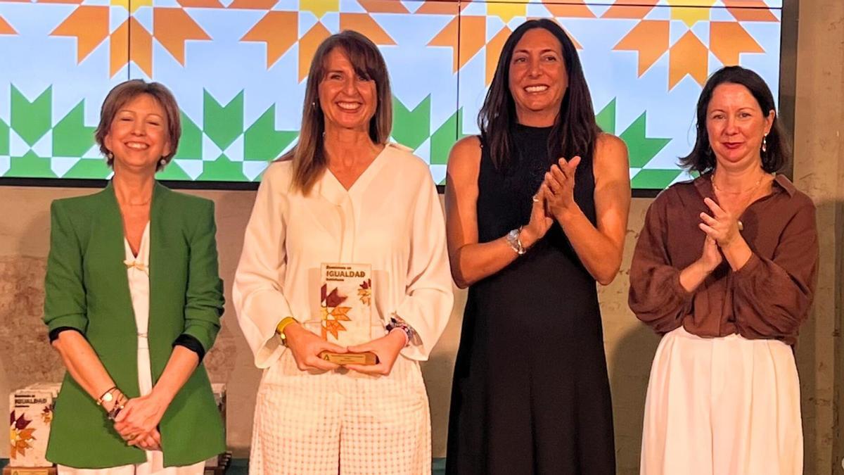 Audiolis recibiendo el distintivo Marca Andaluza de Excelencia en Igualdad