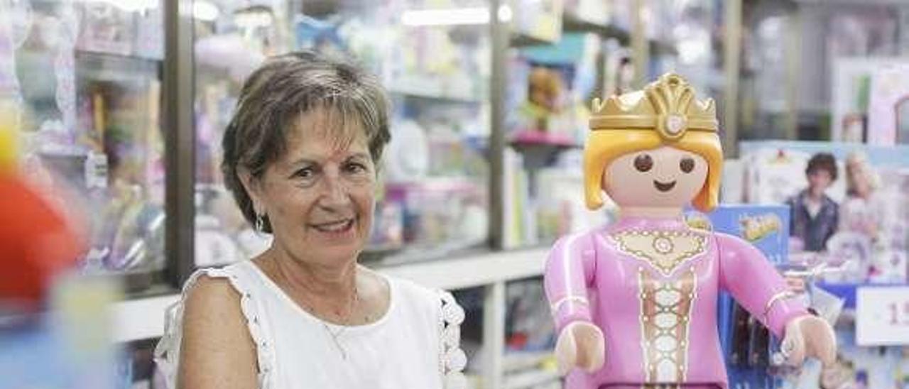 María Eugenia García del Río, en su tienda de la calle Rui Pérez.