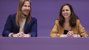 Los dirigentes Pablo Fernández y Ione Belarra, este viernes en la sede de Podemos.