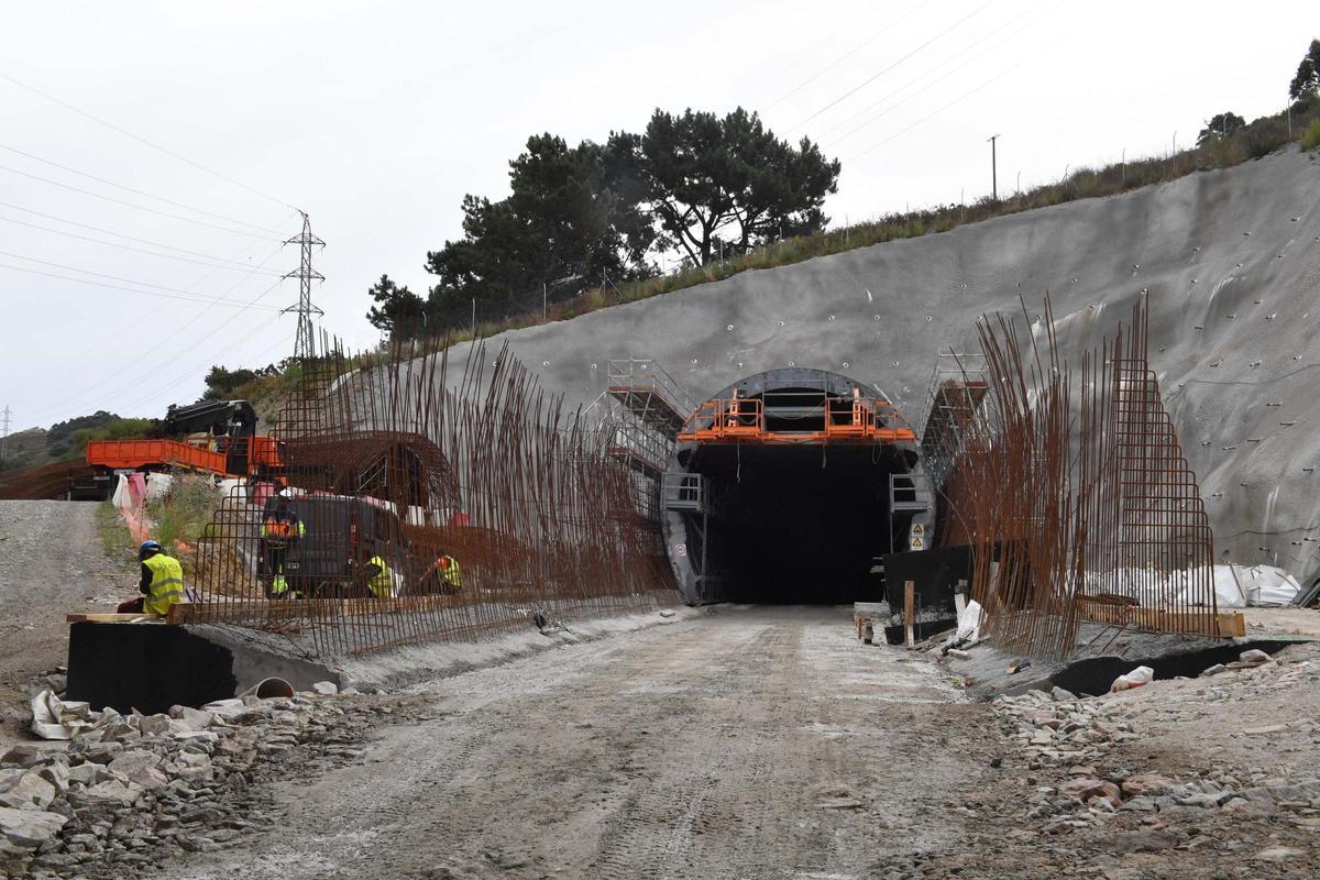 Finaliza la excavación de los tres túneles del acceso ferroviario al puerto exterior de A Coruña